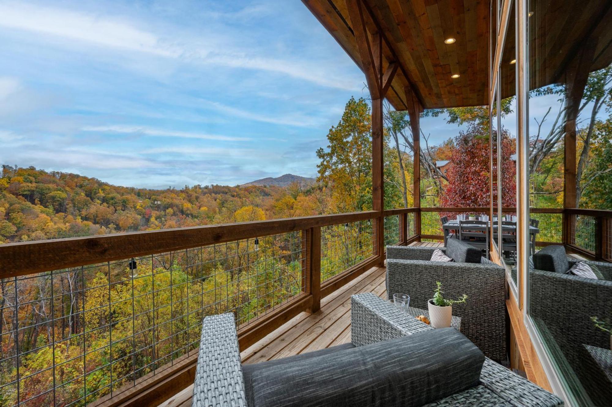 The Overlook - '21 Cabin - Gorgeous Unobstructed Views - Fire Pit Table - Gamerm - Hottub - Xbox - Lots Of Bears Gatlinburg Ngoại thất bức ảnh