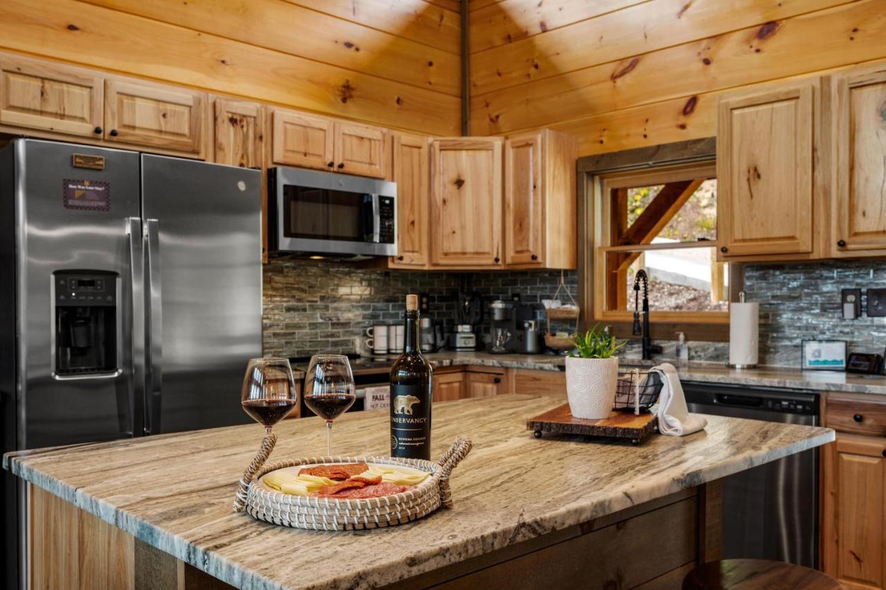 The Overlook - '21 Cabin - Gorgeous Unobstructed Views - Fire Pit Table - Gamerm - Hottub - Xbox - Lots Of Bears Gatlinburg Ngoại thất bức ảnh